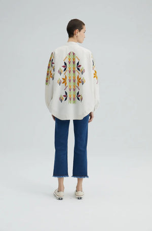 Off-white kimono jacket with embroidery in clear and beautiful colors.