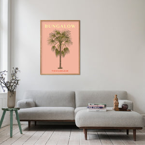 Indrammet - Den lyserøde palmeplakat Bungalow Tisvildeleje 🌴 30x40cm natur 