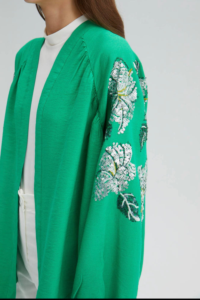 
                
                    Hent billedet ind I galleri viser, Green kimono jacket with embroidery in a beautiful silver
                
            